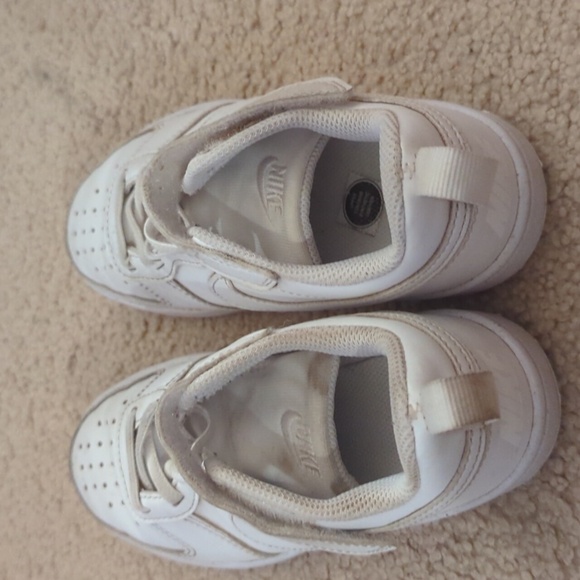 Kids Nike Ebernon low, good condition needs a wash. Size 12. - Picture 4 of 10